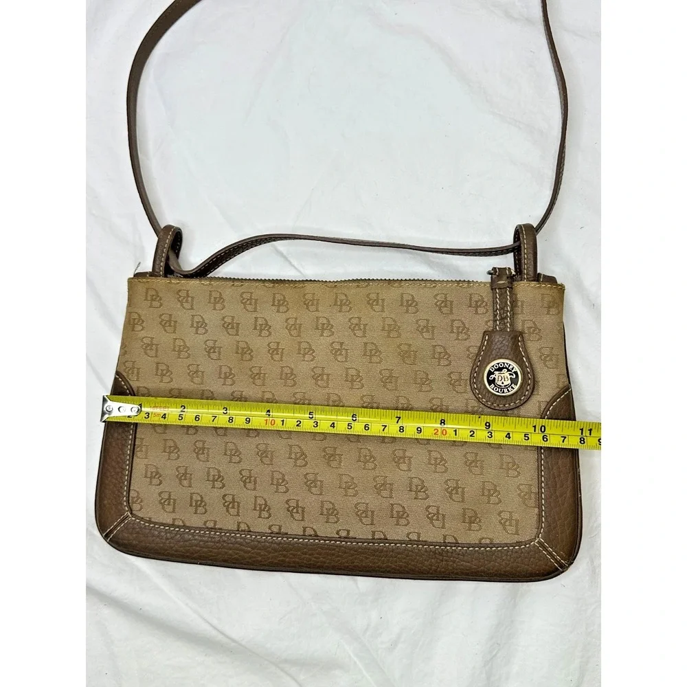 Vtg Dooney Bourke Purse DB Logo Canvas Jacquard Leather‎ Trim Brown Slim